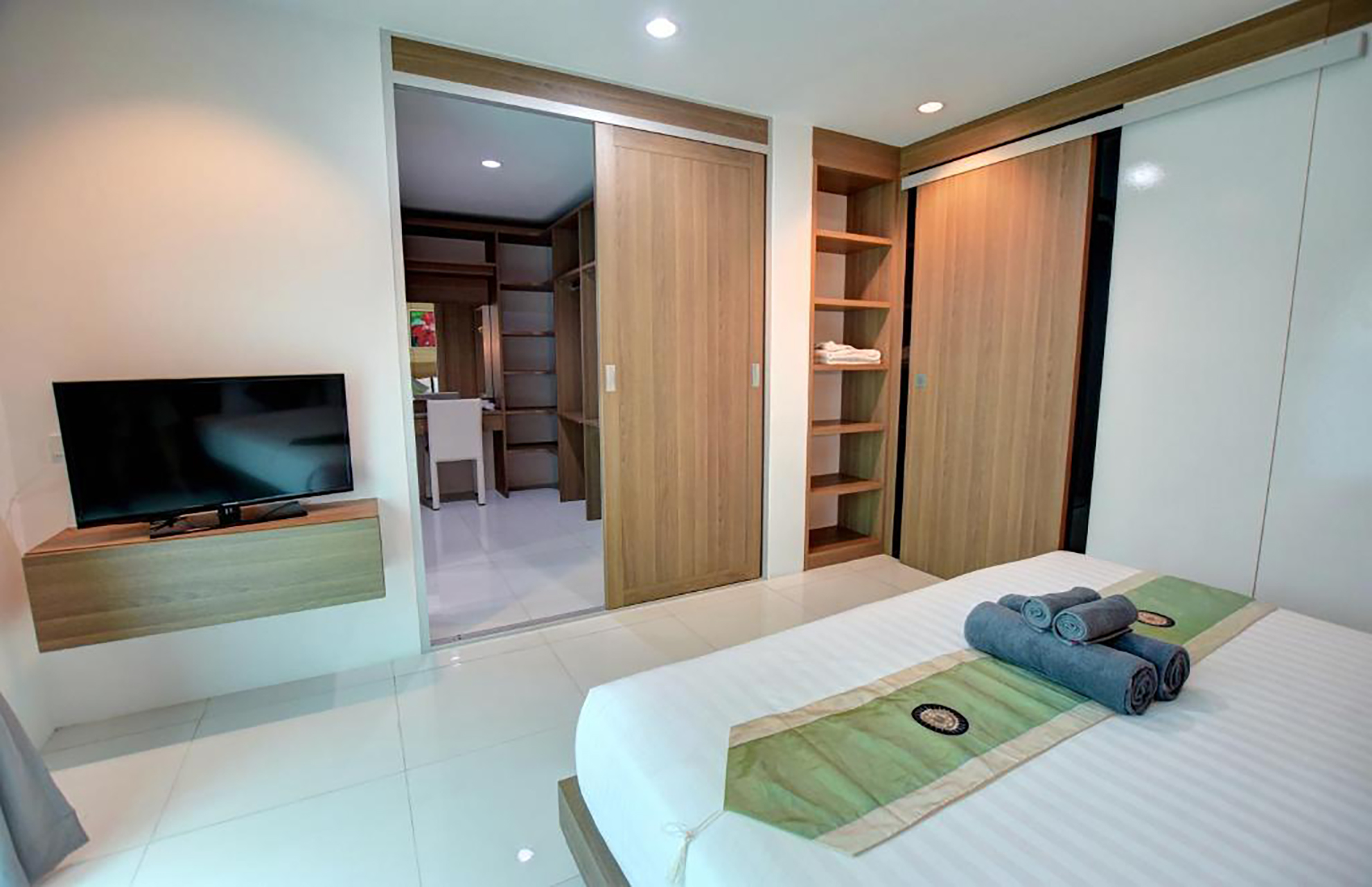 pool-access 89 -rawai-hote